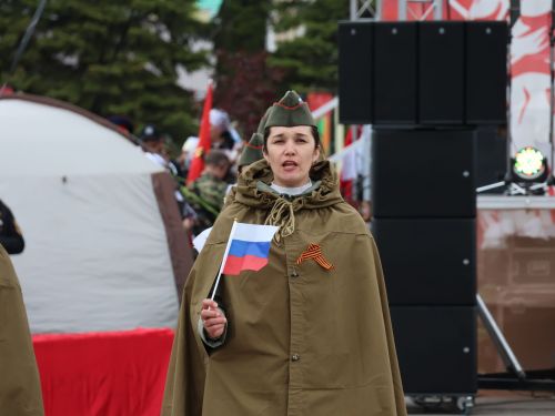Җиңү килде җирне нурга күмеп, Шатлык белән күзне чылатып!