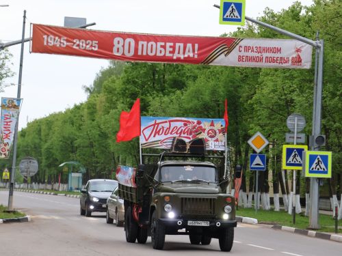 Җиңү килде җирне нурга күмеп, Шатлык белән күзне чылатып!