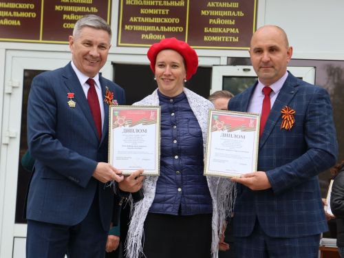Җиңү килде җирне нурга күмеп, Шатлык белән күзне чылатып!