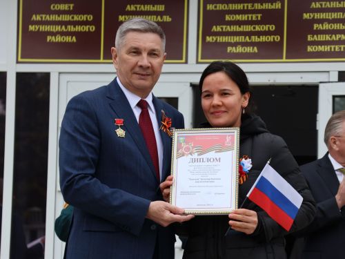 Җиңү килде җирне нурга күмеп, Шатлык белән күзне чылатып!