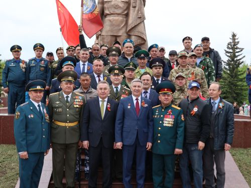 Җиңү килде җирне нурга күмеп, Шатлык белән күзне чылатып!