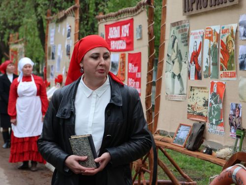 Җиңү килде җирне нурга күмеп, Шатлык белән күзне чылатып!