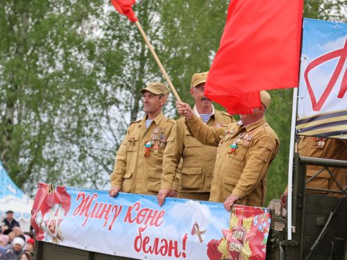 Җиңү килде җирне нурга күмеп, Шатлык белән күзне чылатып!