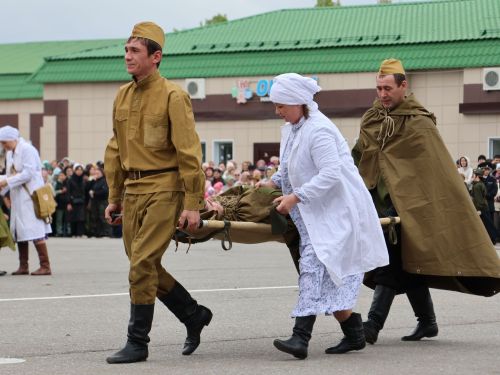 Җиңү килде җирне нурга күмеп, Шатлык белән күзне чылатып!