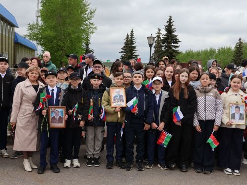 Җиңү килде җирне нурга күмеп, Шатлык белән күзне чылатып!