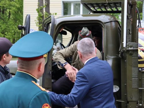 Җиңү килде җирне нурга күмеп, Шатлык белән күзне чылатып!