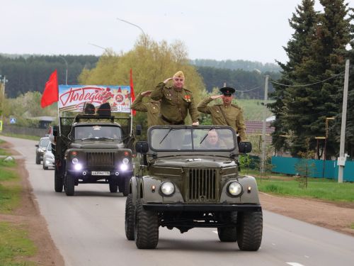 Җиңү килде җирне нурга күмеп, Шатлык белән күзне чылатып!