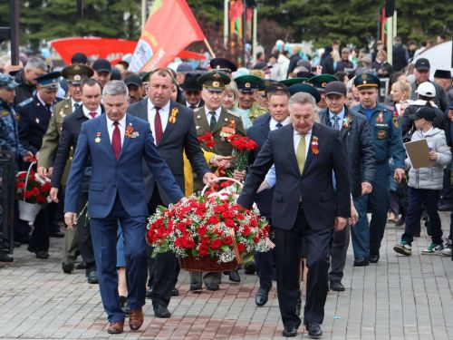 Җиңү килде җирне нурга күмеп, Шатлык белән күзне чылатып!