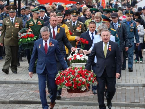 Җиңү килде җирне нурга күмеп, Шатлык белән күзне чылатып!