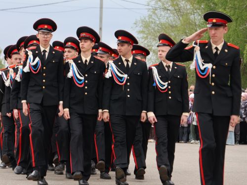 Җиңү килде җирне нурга күмеп, Шатлык белән күзне чылатып!