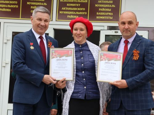 Җиңү килде җирне нурга күмеп, Шатлык белән күзне чылатып!