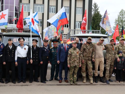 Җиңү килде җирне нурга күмеп, Шатлык белән күзне чылатып!