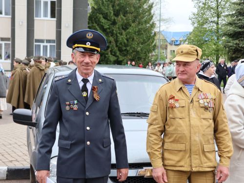 Җиңү килде җирне нурга күмеп, Шатлык белән күзне чылатып!