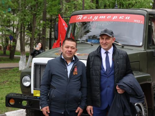 Җиңү килде җирне нурга күмеп, Шатлык белән күзне чылатып!