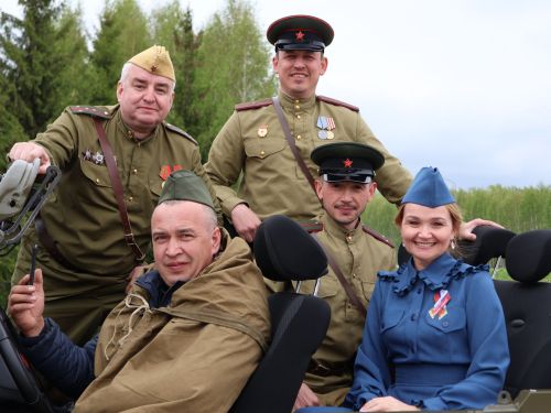 Җиңү килде җирне нурга күмеп, Шатлык белән күзне чылатып!