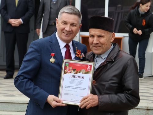 Җиңү килде җирне нурга күмеп, Шатлык белән күзне чылатып!