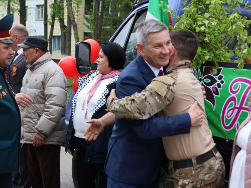 Җиңү килде җирне нурга күмеп, Шатлык белән күзне чылатып!