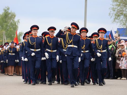 Җиңү килде җирне нурга күмеп, Шатлык белән күзне чылатып!