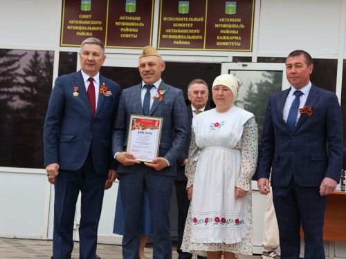 Җиңү килде җирне нурга күмеп, Шатлык белән күзне чылатып!