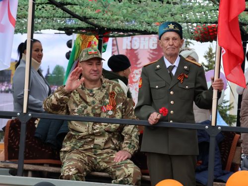 Җиңү килде җирне нурга күмеп, Шатлык белән күзне чылатып!