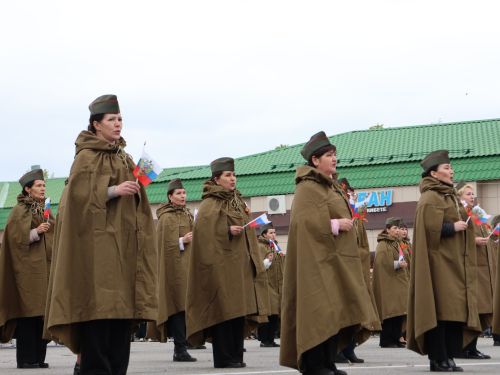 Җиңү килде җирне нурга күмеп, Шатлык белән күзне чылатып!