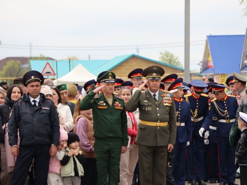 Җиңү килде җирне нурга күмеп, Шатлык белән күзне чылатып!