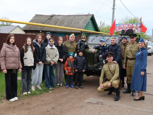 Җиңү килде җирне нурга күмеп, Шатлык белән күзне чылатып!