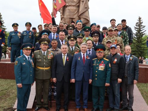 Җиңү килде җирне нурга күмеп, Шатлык белән күзне чылатып!