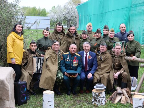 Җиңү килде җирне нурга күмеп, Шатлык белән күзне чылатып!