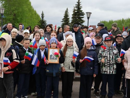 Җиңү килде җирне нурга күмеп, Шатлык белән күзне чылатып!