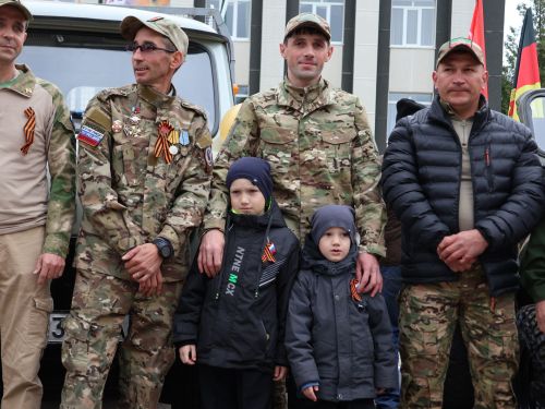 Җиңү килде җирне нурга күмеп, Шатлык белән күзне чылатып!