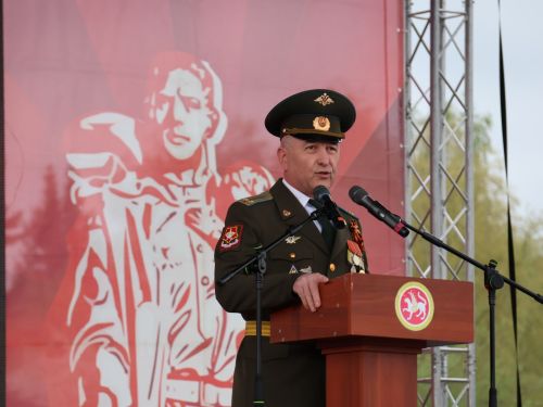 Җиңү килде җирне нурга күмеп, Шатлык белән күзне чылатып!