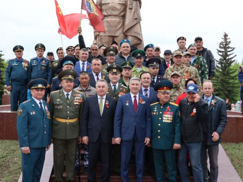 Җиңү килде җирне нурга күмеп, Шатлык белән күзне чылатып!