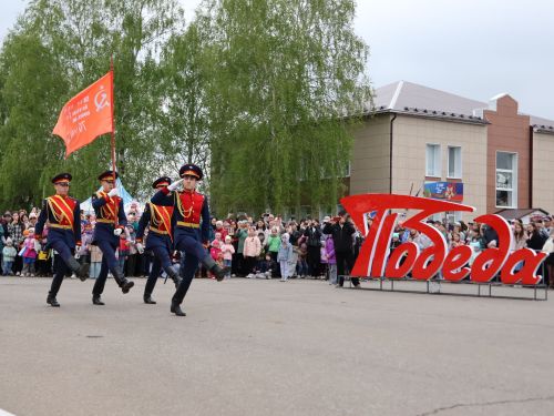 Җиңү килде җирне нурга күмеп, Шатлык белән күзне чылатып!