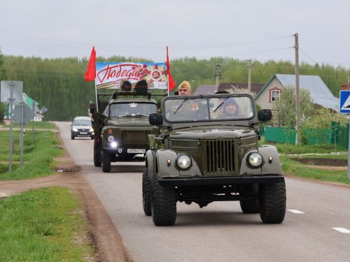 Җиңү килде җирне нурга күмеп, Шатлык белән күзне чылатып!