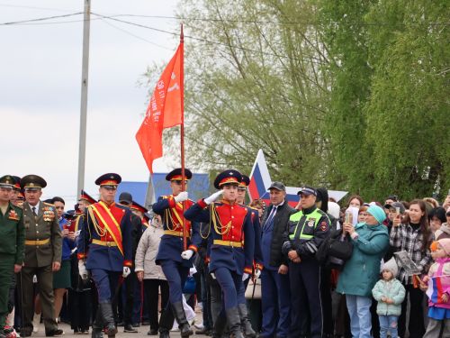 Җиңү килде җирне нурга күмеп, Шатлык белән күзне чылатып!