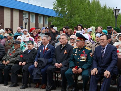 Җиңү килде җирне нурга күмеп, Шатлык белән күзне чылатып!