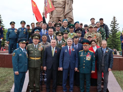 Җиңү килде җирне нурга күмеп, Шатлык белән күзне чылатып!