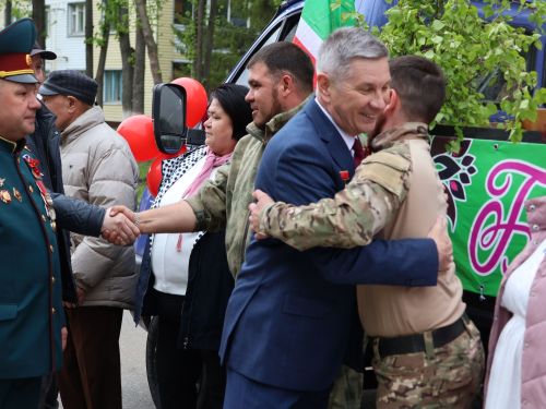 Җиңү килде җирне нурга күмеп, Шатлык белән күзне чылатып!