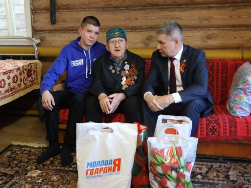 Сез - безнең тере легендалар!