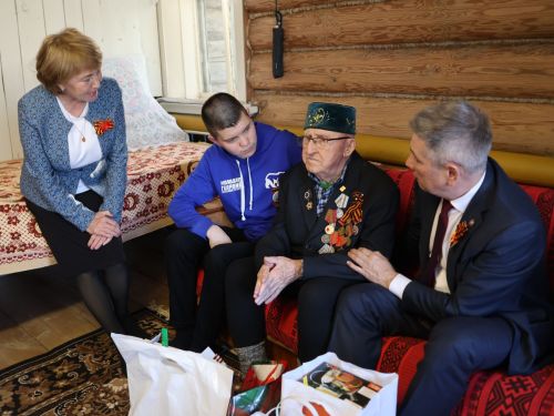 Сез - безнең тере легендалар!