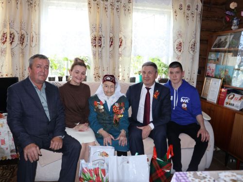 Сез - безнең тере легендалар!