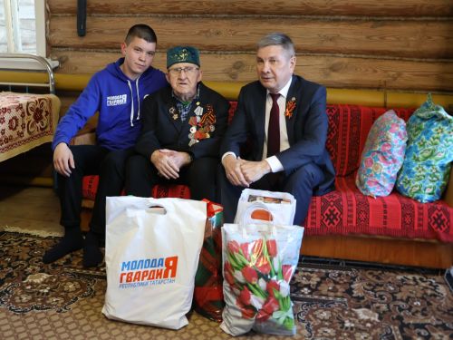 Сез - безнең тере легендалар!