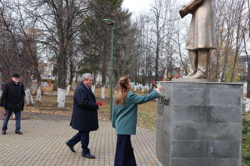 Иҗат, сәнгать һәм дуслык бәйрәме: Фәнәвис Дәүләтбаевны олыладылар (Фотолар)