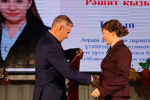Укытучылар көненә багышланган тантанадан фоторепортаж