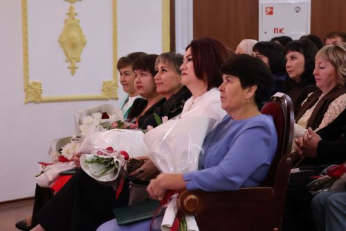 Укытучылар көненә багышланган тантанадан фоторепортаж