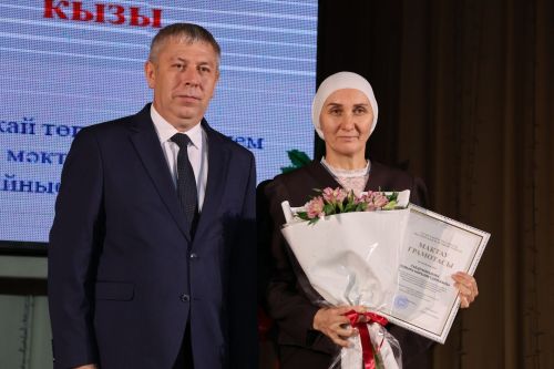 Укытучылар көненә багышланган тантанадан фоторепортаж