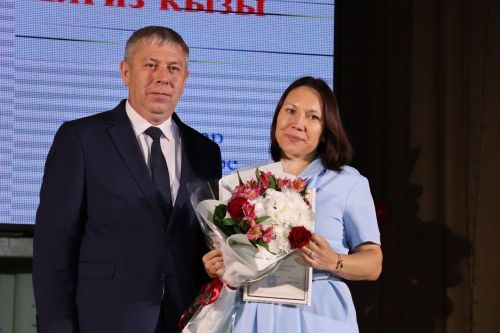 Укытучылар көненә багышланган тантанадан фоторепортаж