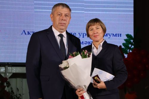 Укытучылар көненә багышланган тантанадан фоторепортаж