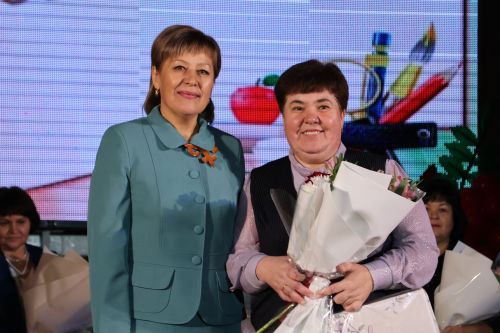 Укытучылар көненә багышланган тантанадан фоторепортаж